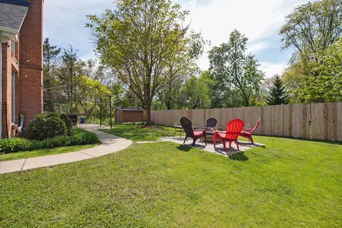 Exterior - 912 Elmdale Rd, Glenview, IL 60025 photo 5 of 6