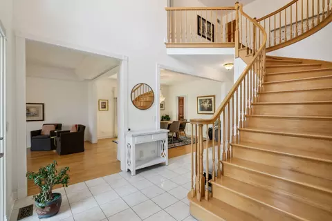 Entry Way - 912 Elmdale Rd, Glenview, IL 60025 photo 3 of 5