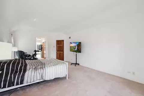 Bedroom - 912 Elmdale Rd, Glenview, IL 60025 photo 1 of 10