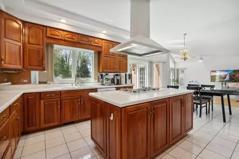 Kitchen - 912 Elmdale Rd, Glenview, IL 60025 photo 4 of 7
