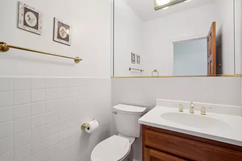 Bath - 912 Elmdale Rd, Glenview, IL 60025 photo 1 of 7