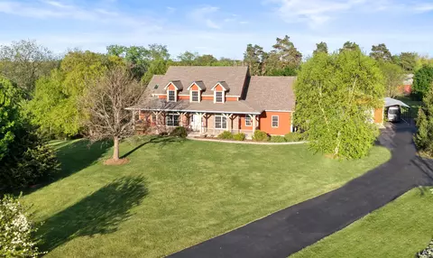 165 Clover Hill Ln, Barrington, IL 60010