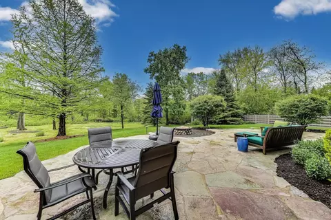 Exterior - 265 Sunset Dr, Northfield, IL 60093 photo 2 of 7