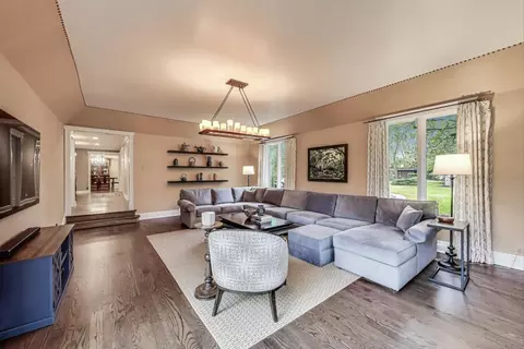 Living - 265 Sunset Dr, Northfield, IL 60093 photo 3 of 4