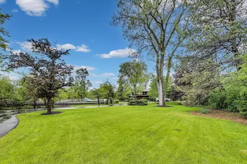 Exterior - 265 Sunset Dr, Northfield, IL 60093 photo 7 of 7