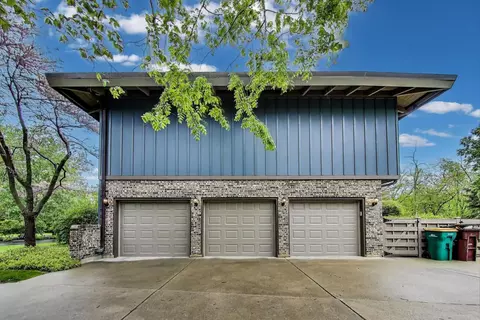 Exterior - 265 Sunset Dr, Northfield, IL 60093 photo 5 of 7