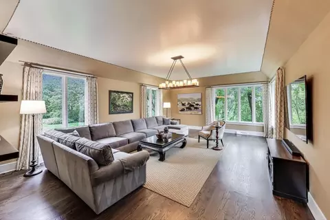 Living - 265 Sunset Dr, Northfield, IL 60093 photo 4 of 4