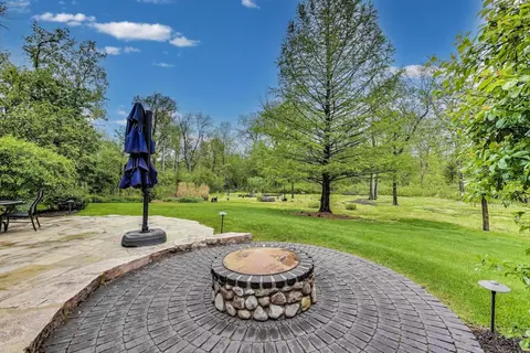 Exterior - 265 Sunset Dr, Northfield, IL 60093 photo 3 of 7