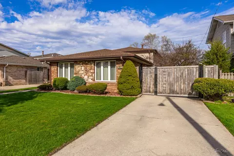 8327 S 78th Ave, Bridgeview, IL 60455 photo 2