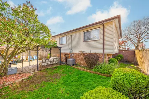 8327 S 78th Ave, Bridgeview, IL 60455 photo 34