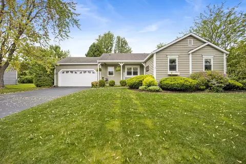1360 Carleton Cir, Naperville, IL 60565