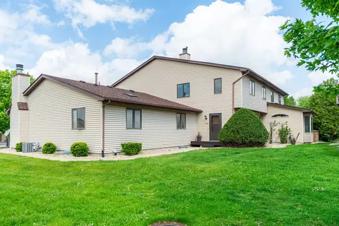 1868 Kerrybrook Ct #1868, Sycamore, IL 60178