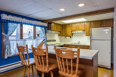 Kitchen - 511 Deerpath Dr, Winthrop Harbor, IL 60096 photo 4 of 4