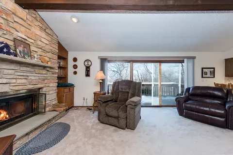 Living - 511 Deerpath Dr, Winthrop Harbor, IL 60096 photo 3 of 5