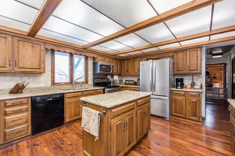 Kitchen - 511 Deerpath Dr, Winthrop Harbor, IL 60096 photo 3 of 4