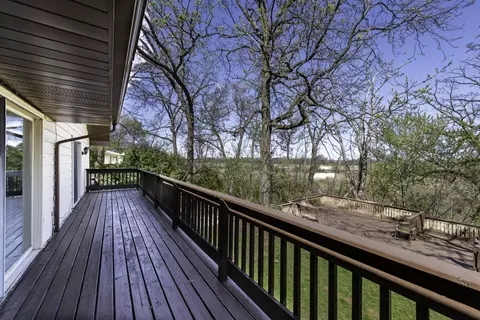 Exterior - 511 Deerpath Dr, Winthrop Harbor, IL 60096 photo 2 of 12
