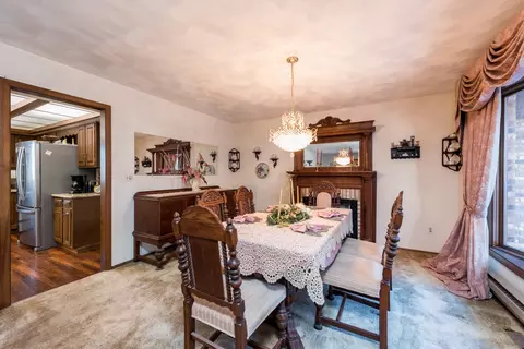 Dining - 511 Deerpath Dr, Winthrop Harbor, IL 60096 photo 2 of 4