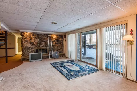 Living - 511 Deerpath Dr, Winthrop Harbor, IL 60096 photo 1 of 5