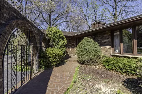 Exterior - 511 Deerpath Dr, Winthrop Harbor, IL 60096 photo 1 of 12