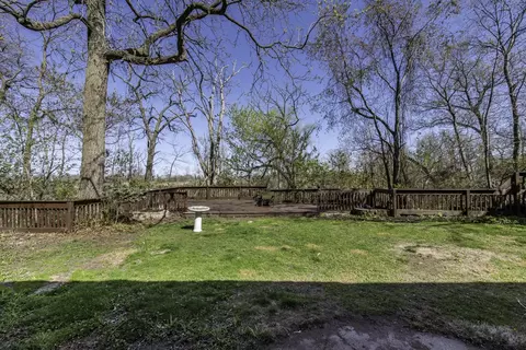 Exterior - 511 Deerpath Dr, Winthrop Harbor, IL 60096 photo 5 of 12