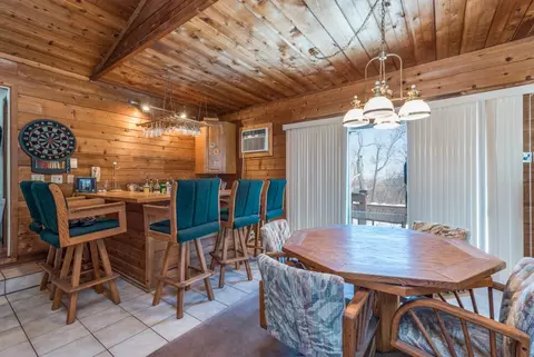 Dining - 511 Deerpath Dr, Winthrop Harbor, IL 60096 photo 3 of 4