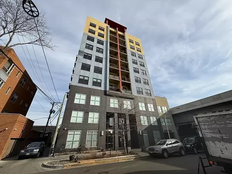 1122 W Catalpa St #805, Chicago, IL 60640