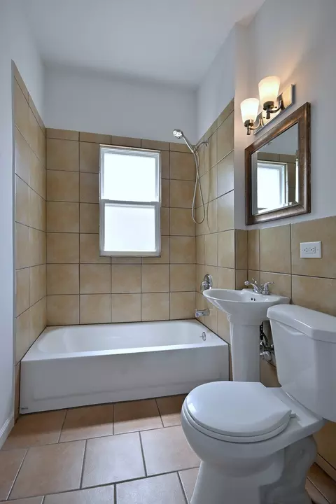 5104 N Austin Ave, Chicago, IL 60630 photo 7