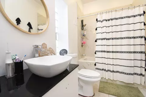 Bath - 523 E 41st St, Chicago, IL 60653 photo 5 of 5