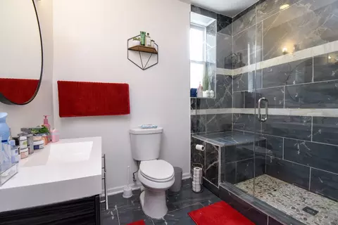 Bath - 523 E 41st St, Chicago, IL 60653 photo 1 of 5