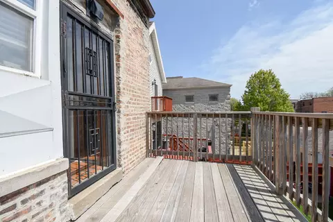 Exterior - 523 E 41st St, Chicago, IL 60653 photo 3 of 7