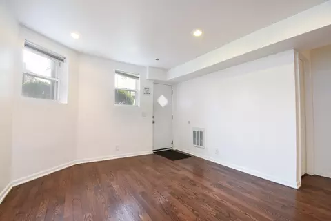 Living - 523 E 41st St, Chicago, IL 60653 photo 4 of 5