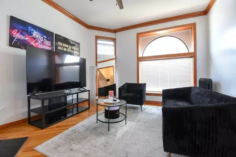 Living - 523 E 41st St, Chicago, IL 60653 photo 1 of 5