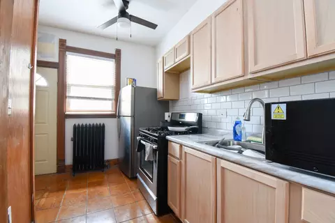 Kitchen - 523 E 41st St, Chicago, IL 60653 photo 4 of 5