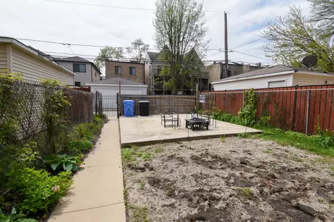Exterior - 523 E 41st St, Chicago, IL 60653 photo 5 of 7