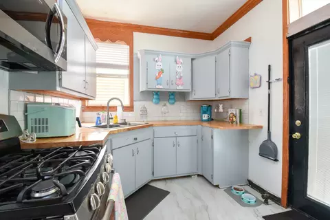 Kitchen - 523 E 41st St, Chicago, IL 60653 photo 1 of 5