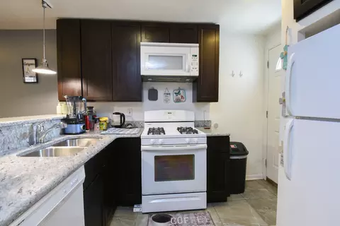 Kitchen - 523 E 41st St, Chicago, IL 60653 photo 3 of 5