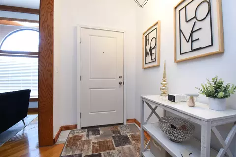 Entry Way - 523 E 41st St, Chicago, IL 60653 photo 1 of 4