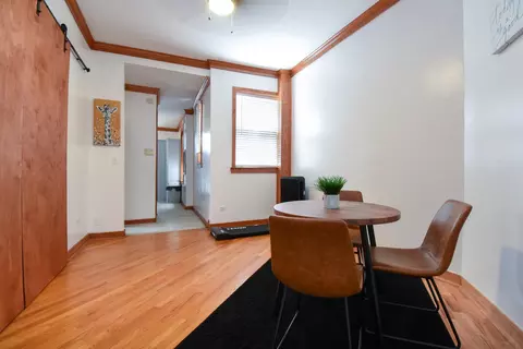 Dining - 523 E 41st St, Chicago, IL 60653 photo 1 of 1
