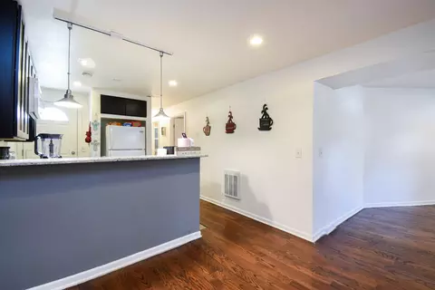 Entry Way - 523 E 41st St, Chicago, IL 60653 photo 2 of 4
