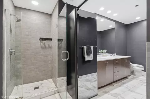 Bath - 60 E Monroe St #3308, Chicago, IL 60603 photo 1 of 4