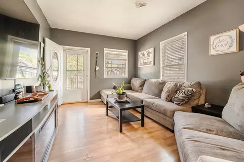 Living - 14922 Lawndale Ave, Midlothian, IL 60445 photo 1 of 2