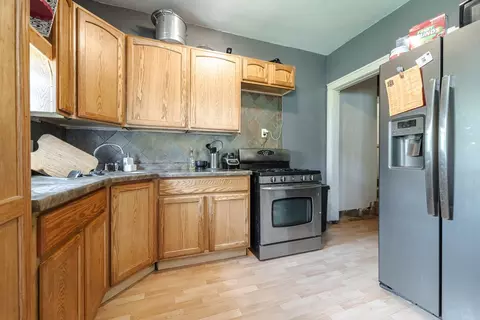Kitchen - 14922 Lawndale Ave, Midlothian, IL 60445 photo 1 of 3