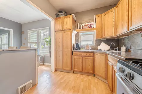 Kitchen - 14922 Lawndale Ave, Midlothian, IL 60445 photo 3 of 3