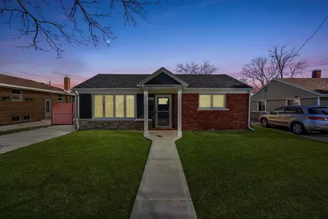 4032 W 107th St, Oak Lawn, IL 60453