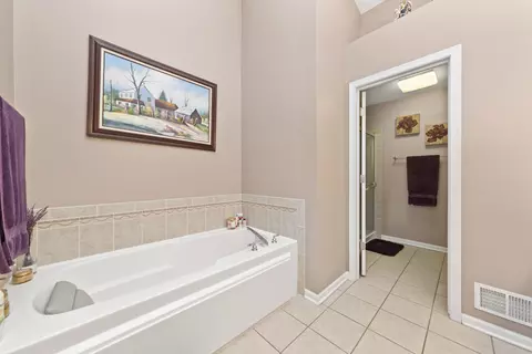 1629 Montclair Dr, Elgin, IL 60123 photo 20