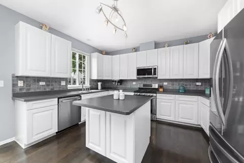 1629 Montclair Dr, Elgin, IL 60123 photo 3
