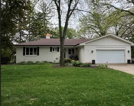 319 Elm Ct, Libertyville, IL 60048