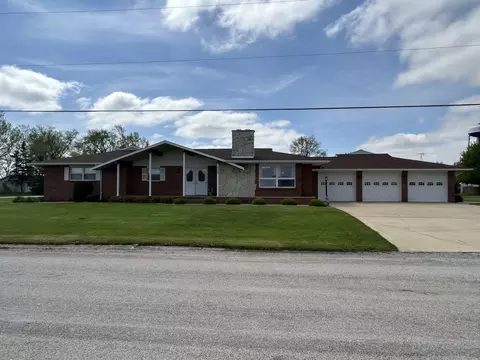 117 Dolbee St, Oakwood, IL 61858