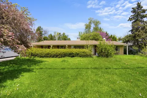 710 Woodland Dr, Crystal Lake, IL 60014