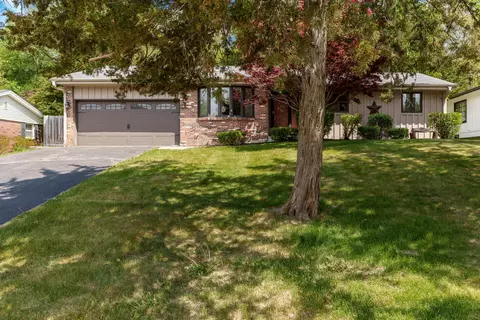 4922 Brookview Rd, Rockford, IL 61107